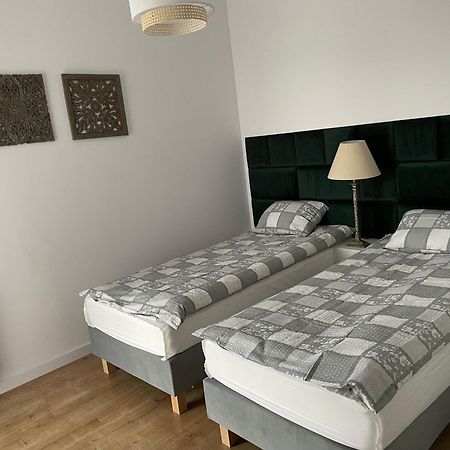 Apartament Blisko Dworca Wrzesnia Exterior photo